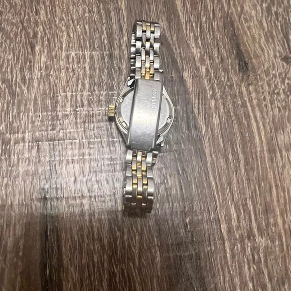 Citizen Quartz Calendar Silver Gold Watch Ladies ClassicWater Resistant - Picture 3 of 4